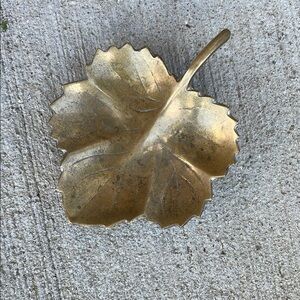 Vintage Brass Maple Leaf Trinket Dish Artisan Metalcrafter Jewelry Holder Solid